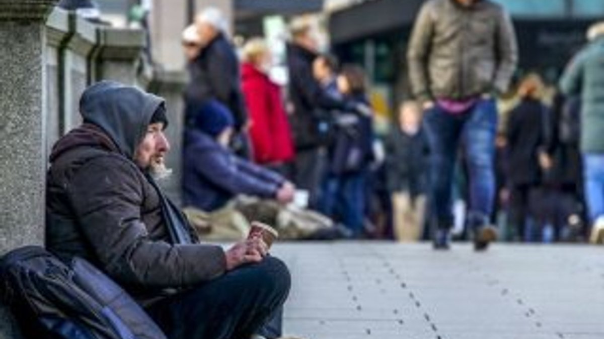 Frankfurt'ta dışarıda kalan evsizlere para cezası