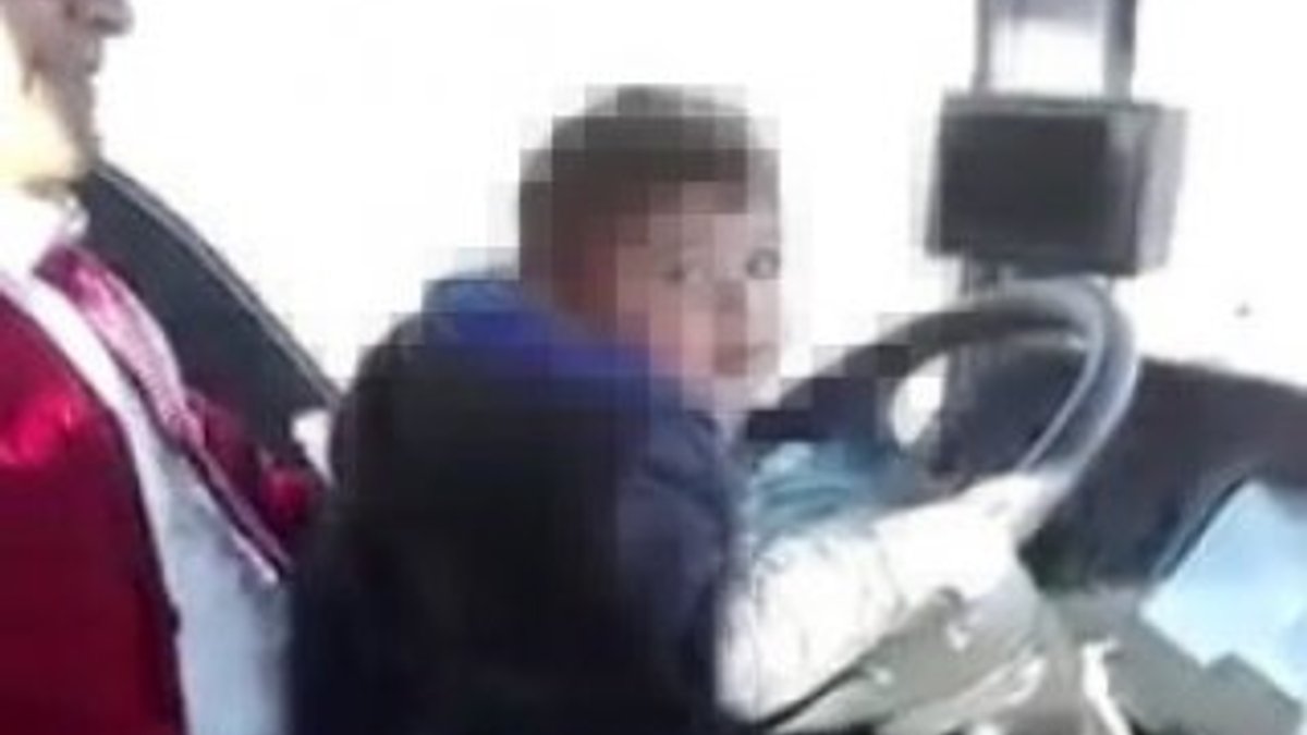 5 yaşındaki çocuğa otobüs kullandırıp video çektiler
