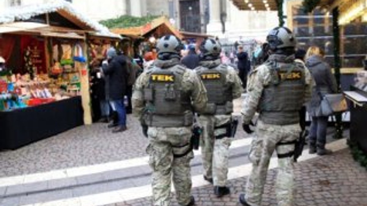 Macaristan'da terör önleyici timler sokaklarda