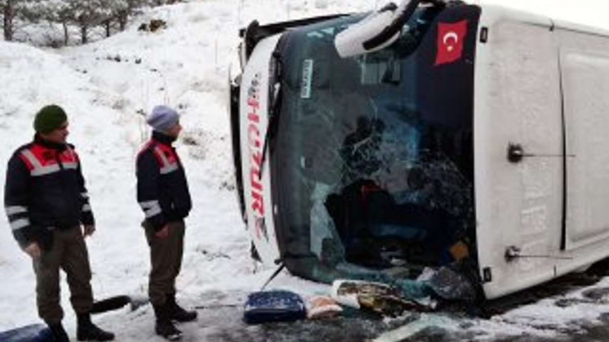 Yozgat'ta yolcu otobüsü devrildi: 1 ölü 21 yaralı