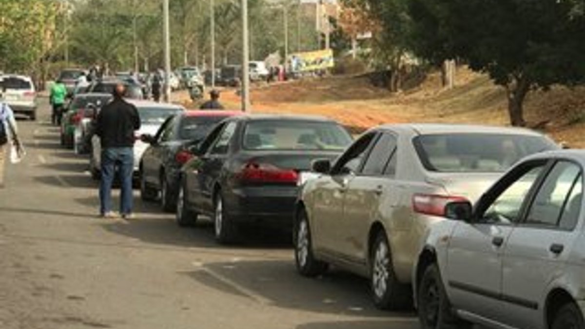 Nijerya'da benzin krizi büyüdü
