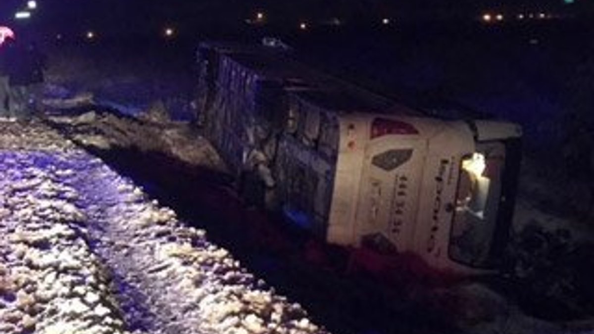 Isparta’da yolcu otobüsü kaza yaptı: 9 yaralı