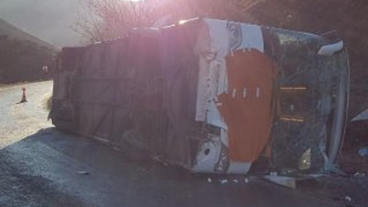 Azerbaycan'a giden yolcu otobüsü devrildi: 30 yaralı