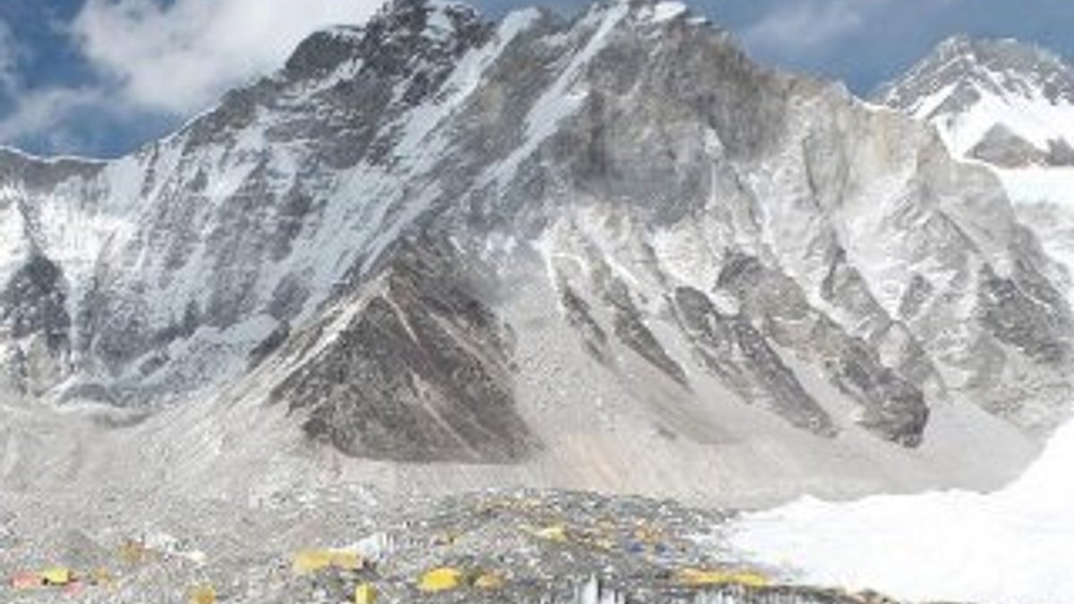 Everest'e yalnız tırmanmak yasaklandı
