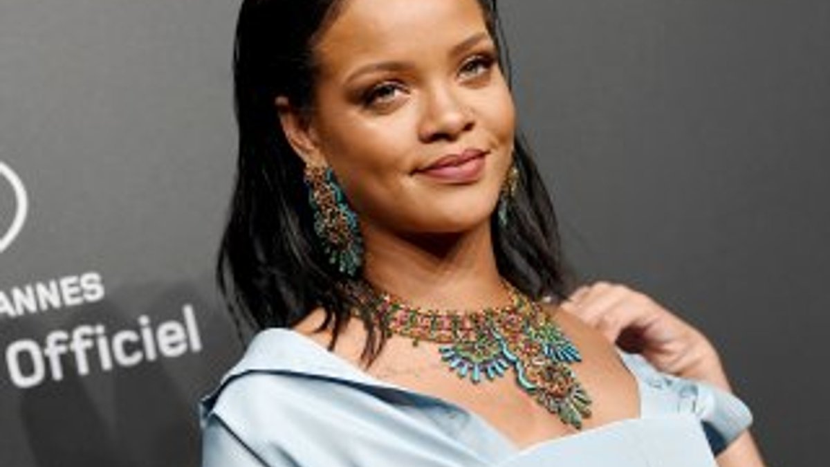 Rihanna Fransa'dan ev aldı