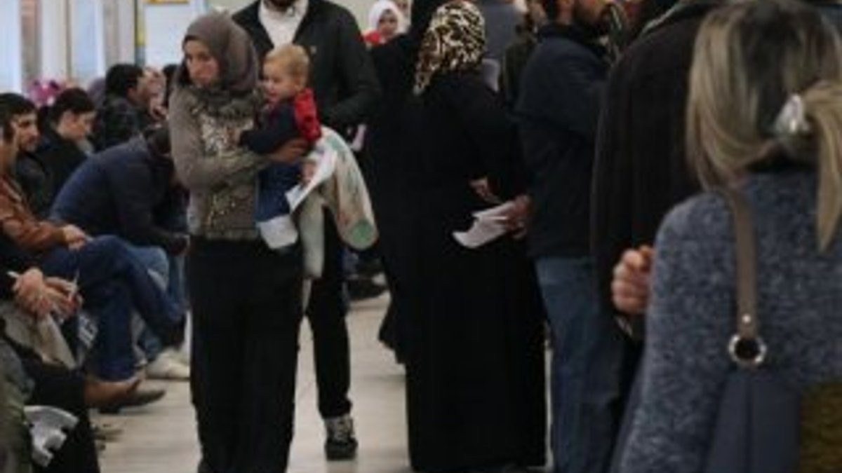 Suriyelilerin 100 lira izdihamı