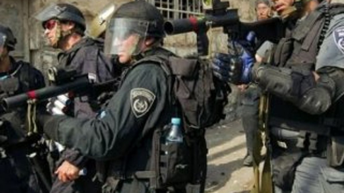 İsrail polisi Filistinli genci başından vurdu
