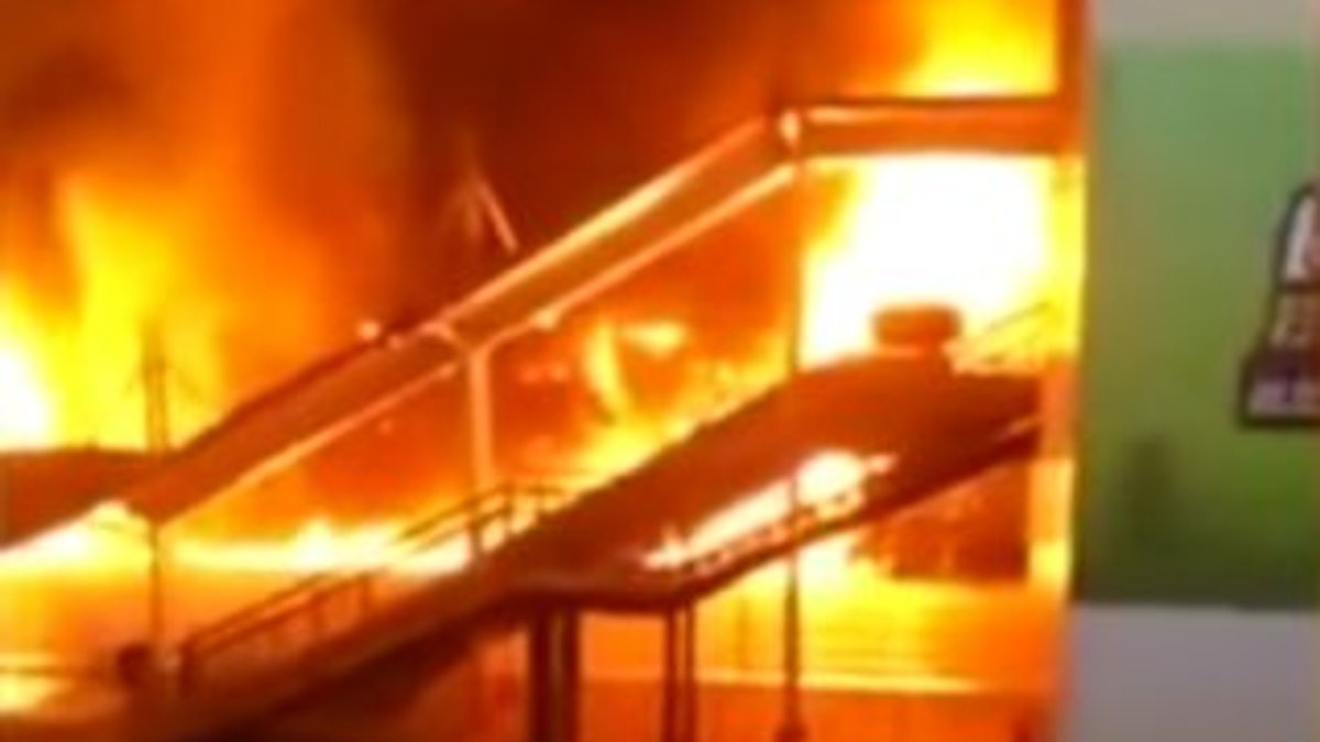 Çin'de tren istasyonunda yangın