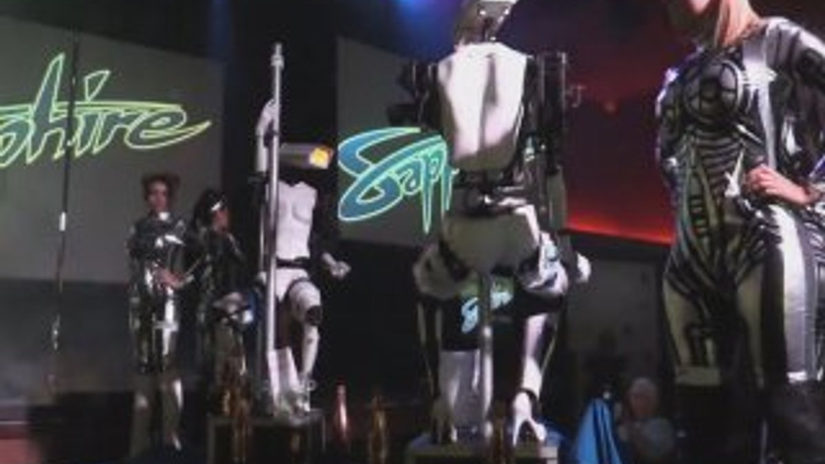 Striptiz yapan robotlar