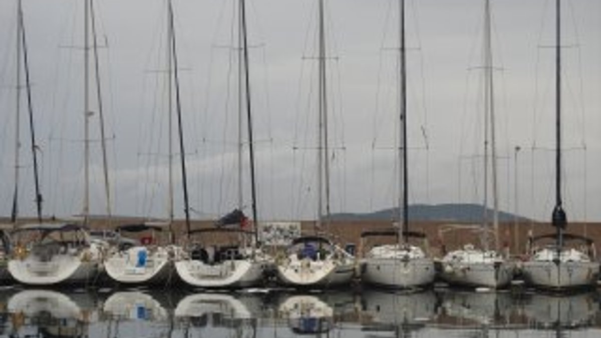 İzmir'de mazot sızması: Liman kapatıldı