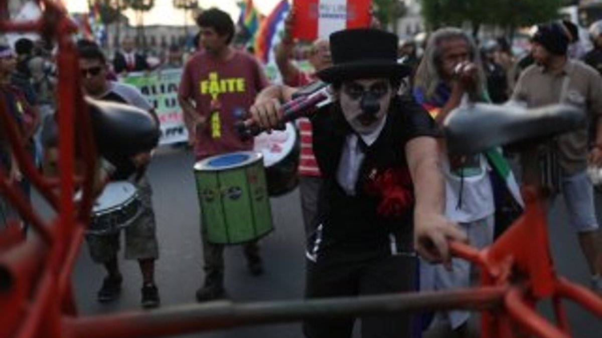 Peru'dan karnaval tadındaki protesto
