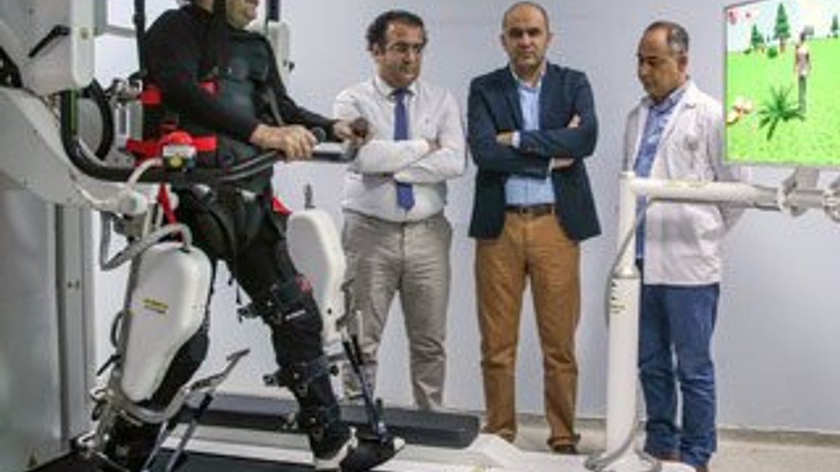 Felçli hastalara robotik yürüme cihazı