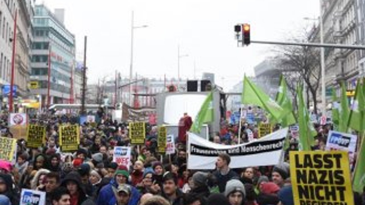 Avusturya’da 60 bin kişi yeni hükümeti protesto etti