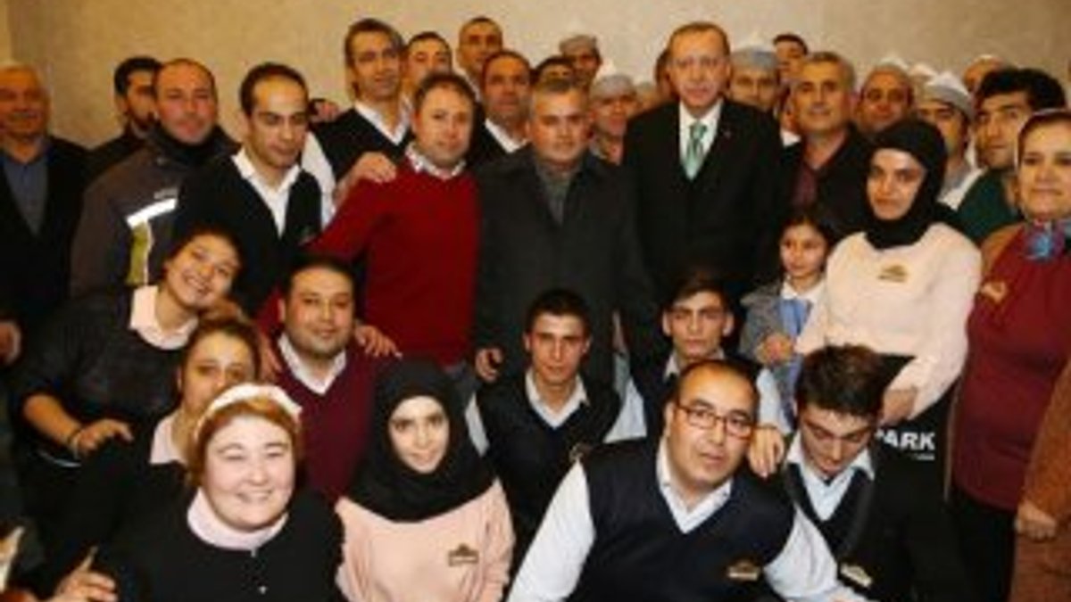 Erdoğan akşam yemeği yediği tesiste vatandaşla sohbet etti
