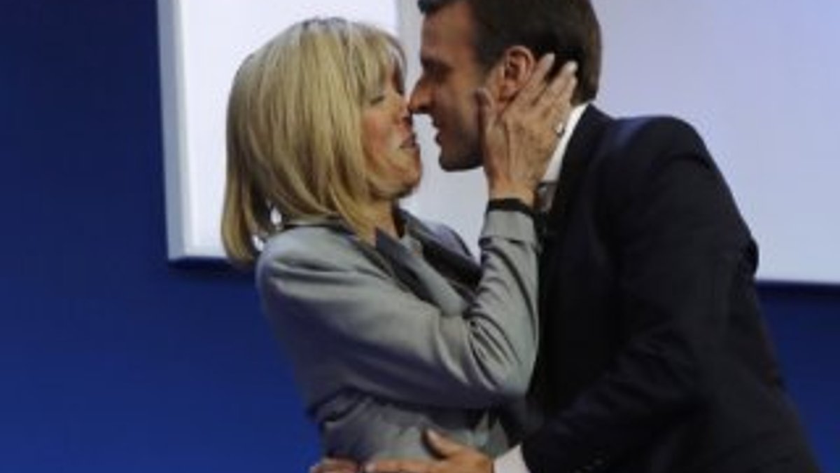 Macron gençken erotik kitap yazdı iddiası