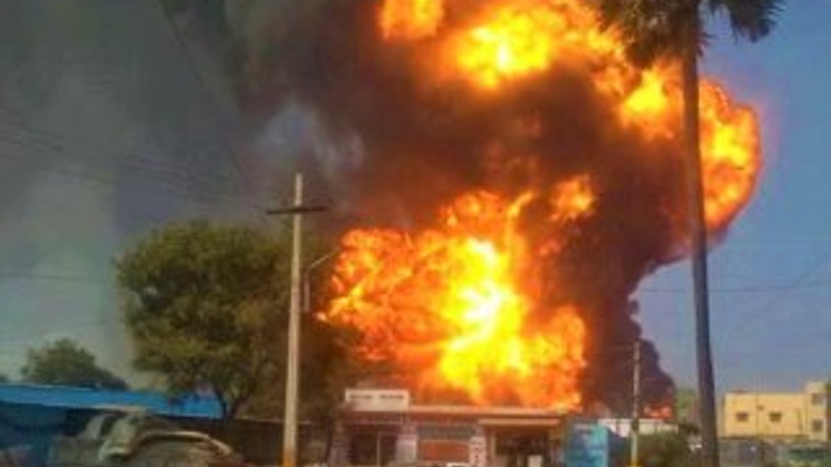 Hindistan'da yakıt taşıyan tankerler patladı