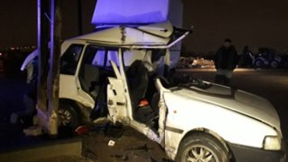 Ankara'da 3 kişi aracın içinde sıkıştı