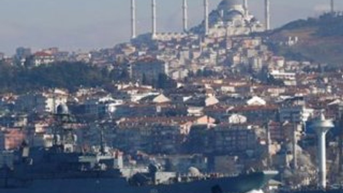 Rus savaş gemisi İstanbul'dan geçti