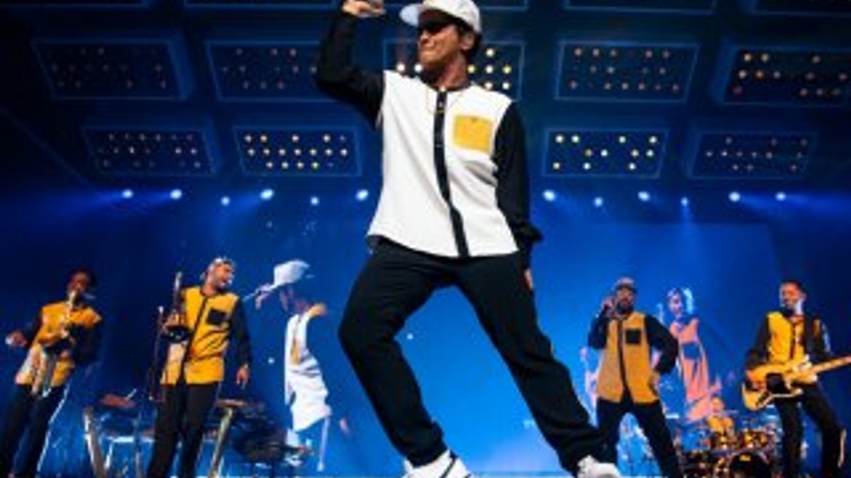 Albüm lansman konserlerinde lider Bruno Mars