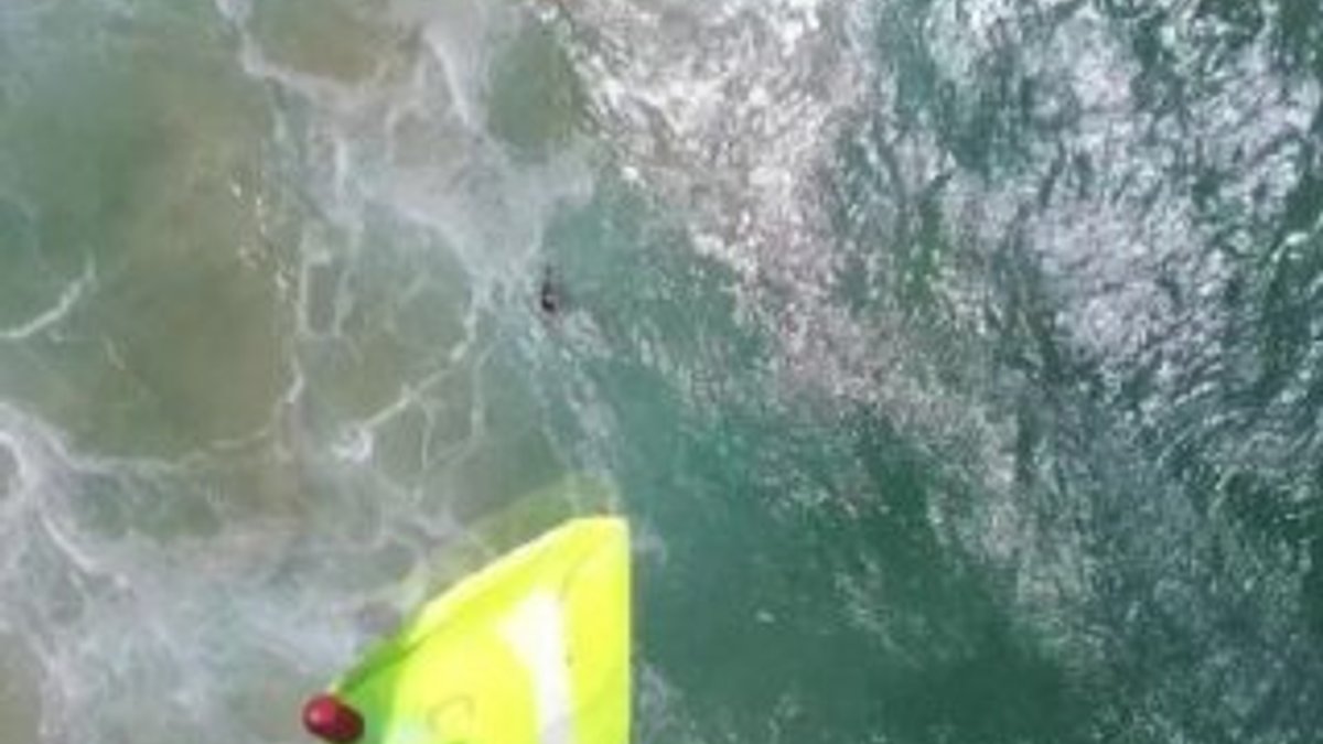 Avustralya'da iki genci boğulmaktan drone kurtardı