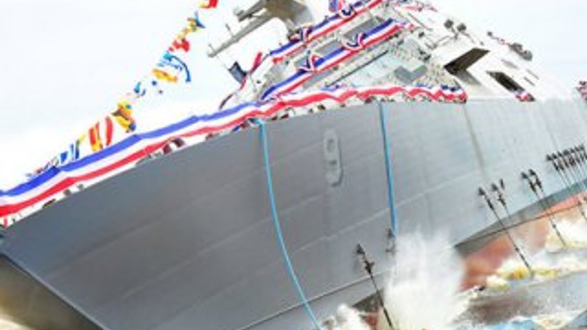 ABD donanmasının gemisi Montreal'de mahsur kaldı
