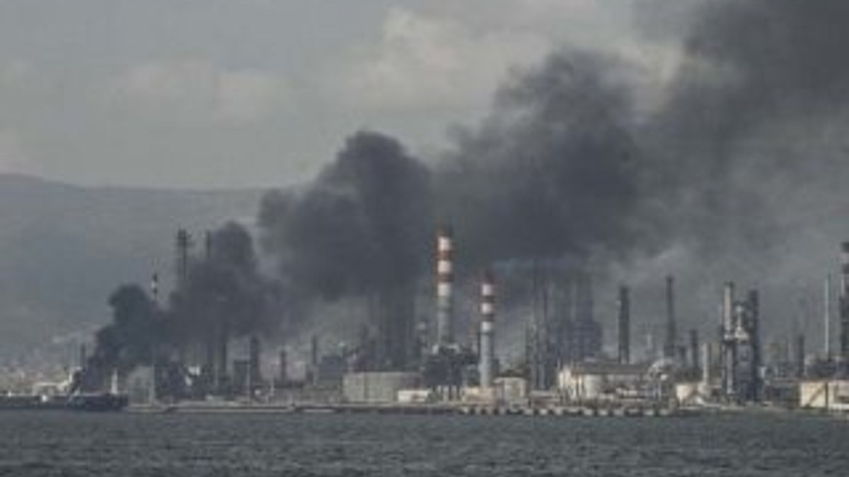 İran'da petrol fabrikasında yangın: 3 ölü, 2 yaralı