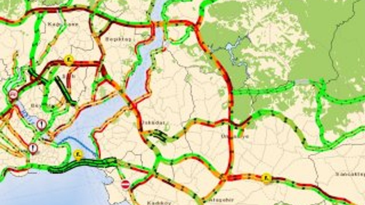 İstanbul'a kar yağdı, trafik durdu