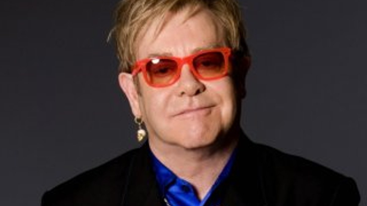 Elton John sahnelere veda ediyor