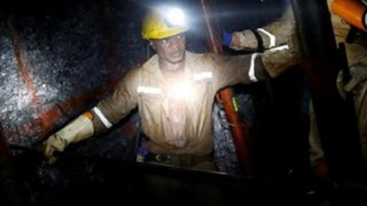 Güney Afrika'da 950 madenci mahsur kaldı