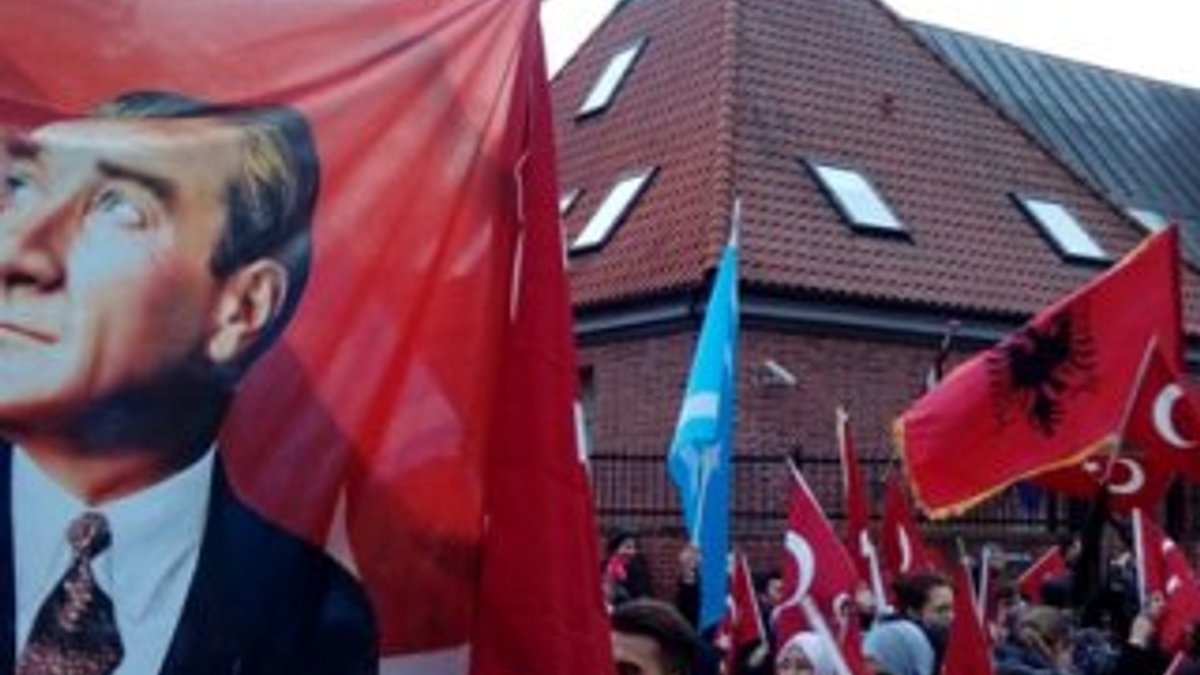 Danimarka'da Türk bayraklarıyla Afrin desteği