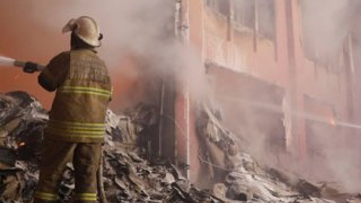İzmir'de fabrikada yangın: 4 işçi yaralandı