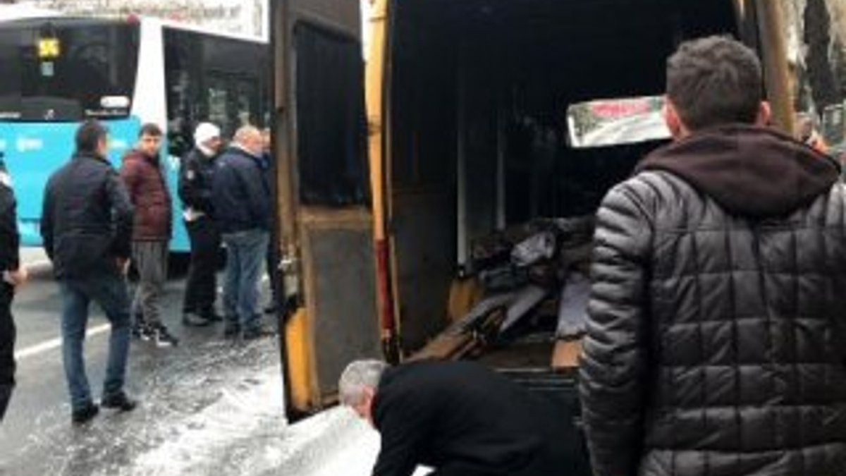 Vatan Caddesi'nde minibüs yandı