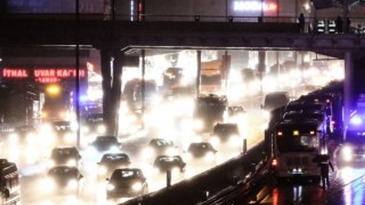 Tatil dönüşü İstanbul'da trafik yoğunluğu arttı