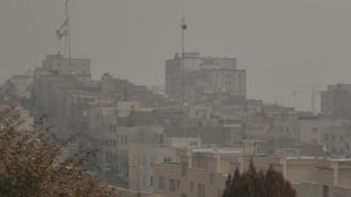 Tahran'da hava kirliliği nedeniyle okullar tatil