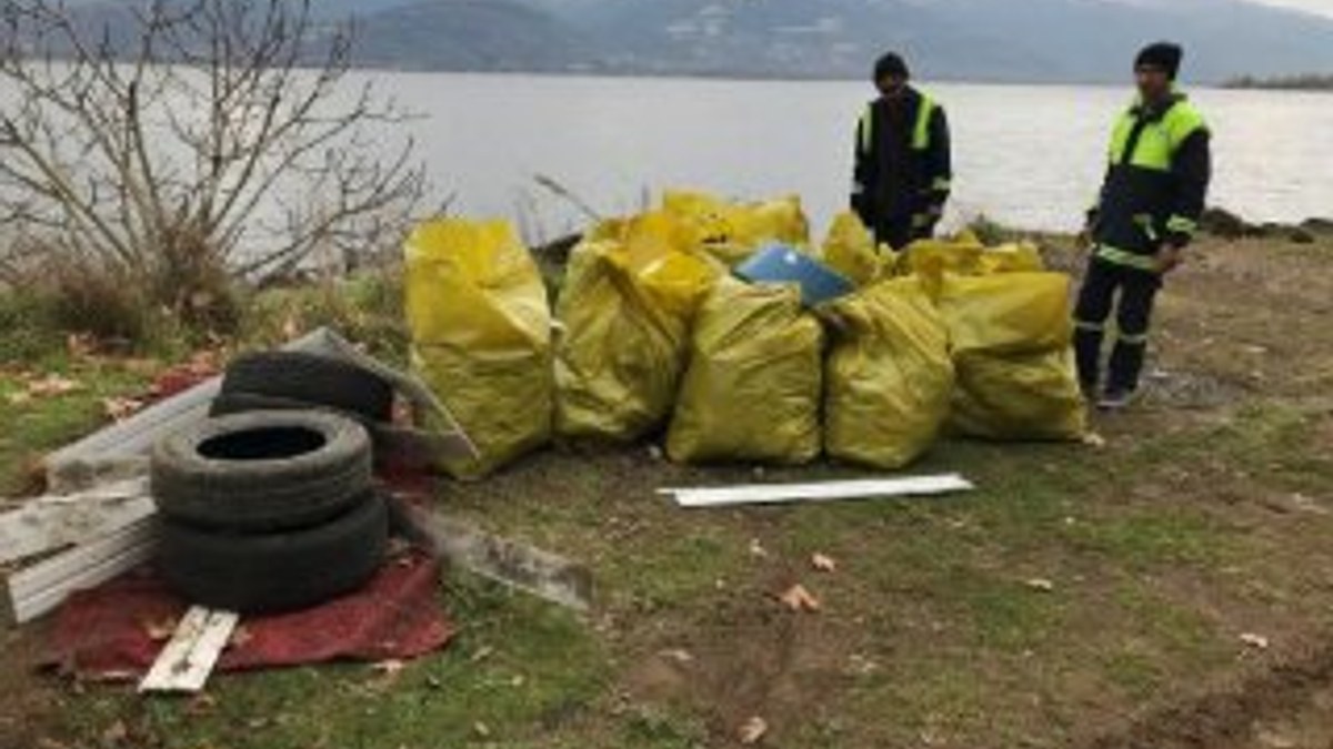 Sapanca Gölü'nden 250 torba çöp çıkarıldı