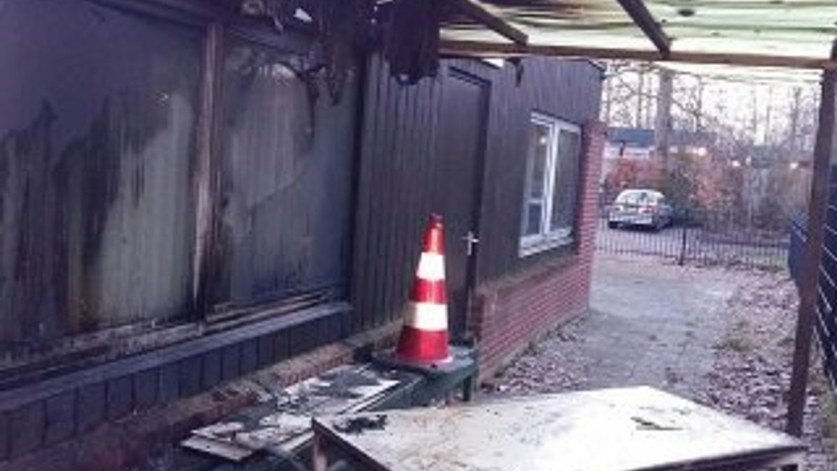 Hollanda'da camiyi ateşe verdiler