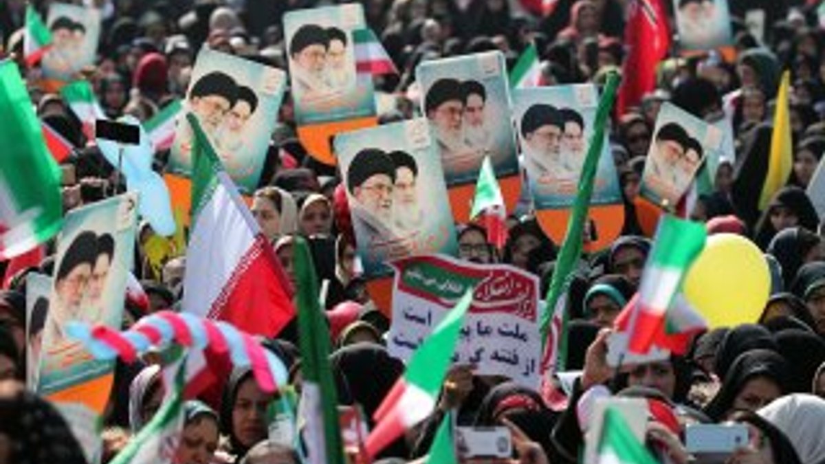 İran'da referandum çağrısı