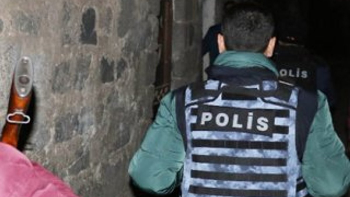 Diyarbakır'da 3 bin polisle asayiş uygulaması: 77 gözaltı