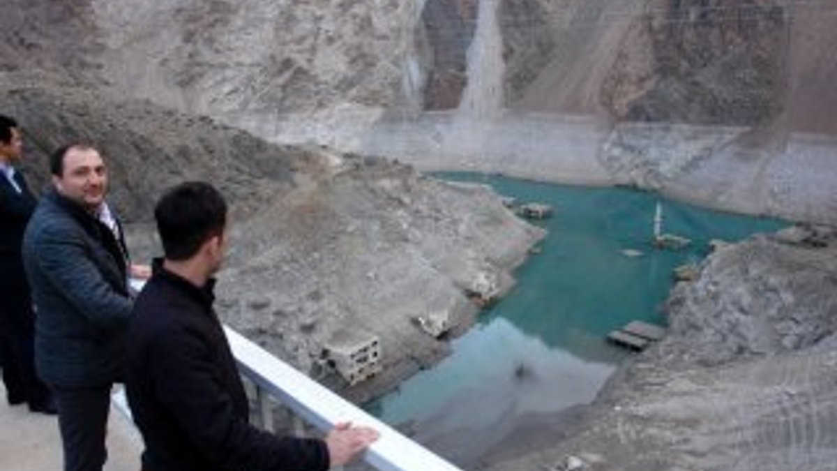 'Mühendislik harikası' barajın altından köy çıktı