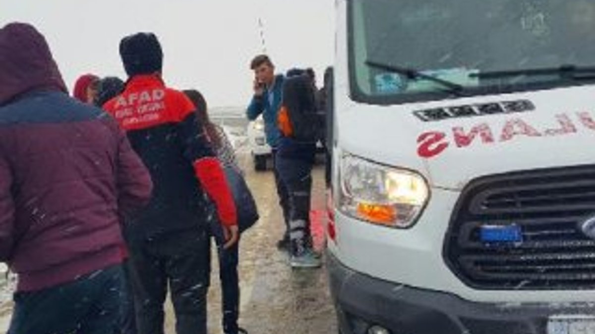 Aksaray'da öğrenci minibüsü devrildi: 18 yaralı