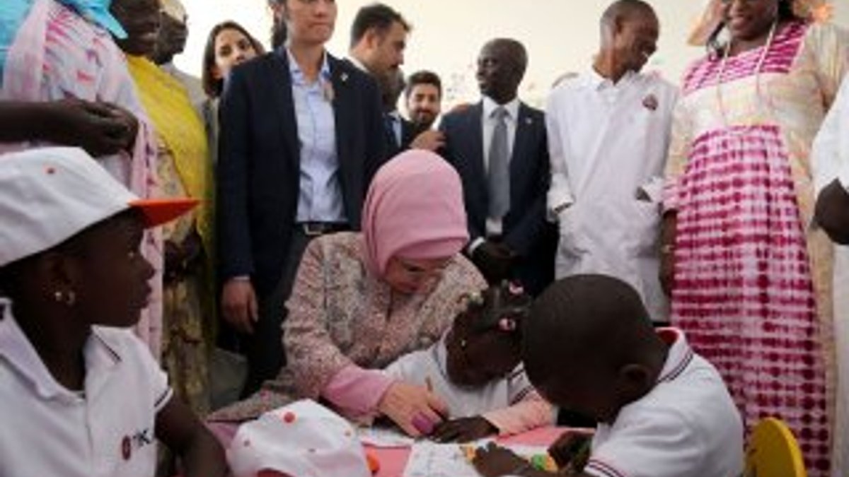 Emine Erdoğan'dan Pikine Sosyal Pediatri Enstitüsüne ziyaret