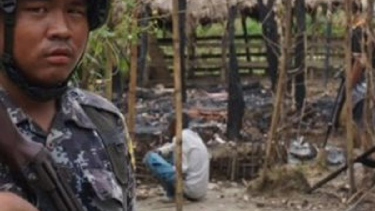 Myanmar Müslüman katliamı için Bangladeş'e asker yolladı