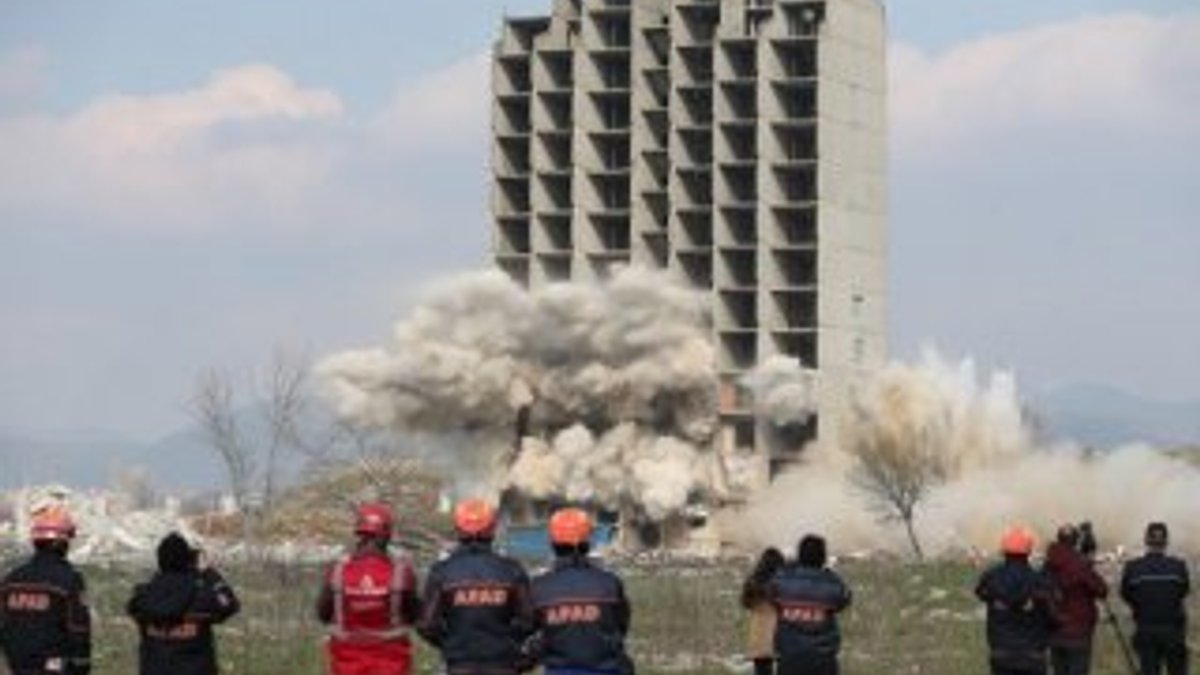 300 kilo dinamitle yıkılmayan bina kendiliğinden yıkıldı