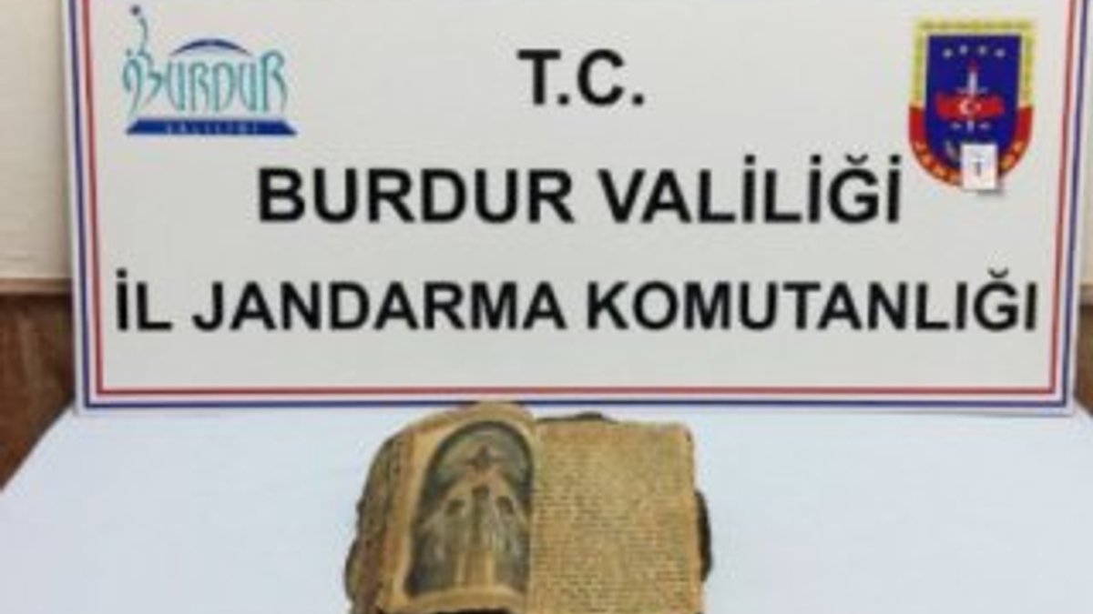 Burdur'da Bizans dönemine ait dini kitap ele geçirildi