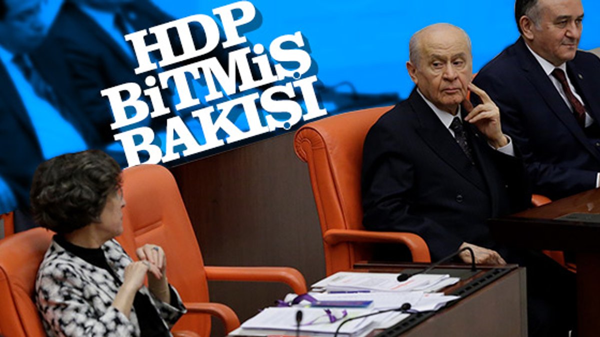 Devlet Bahçeli HDP sıralarına acıyarak baktı