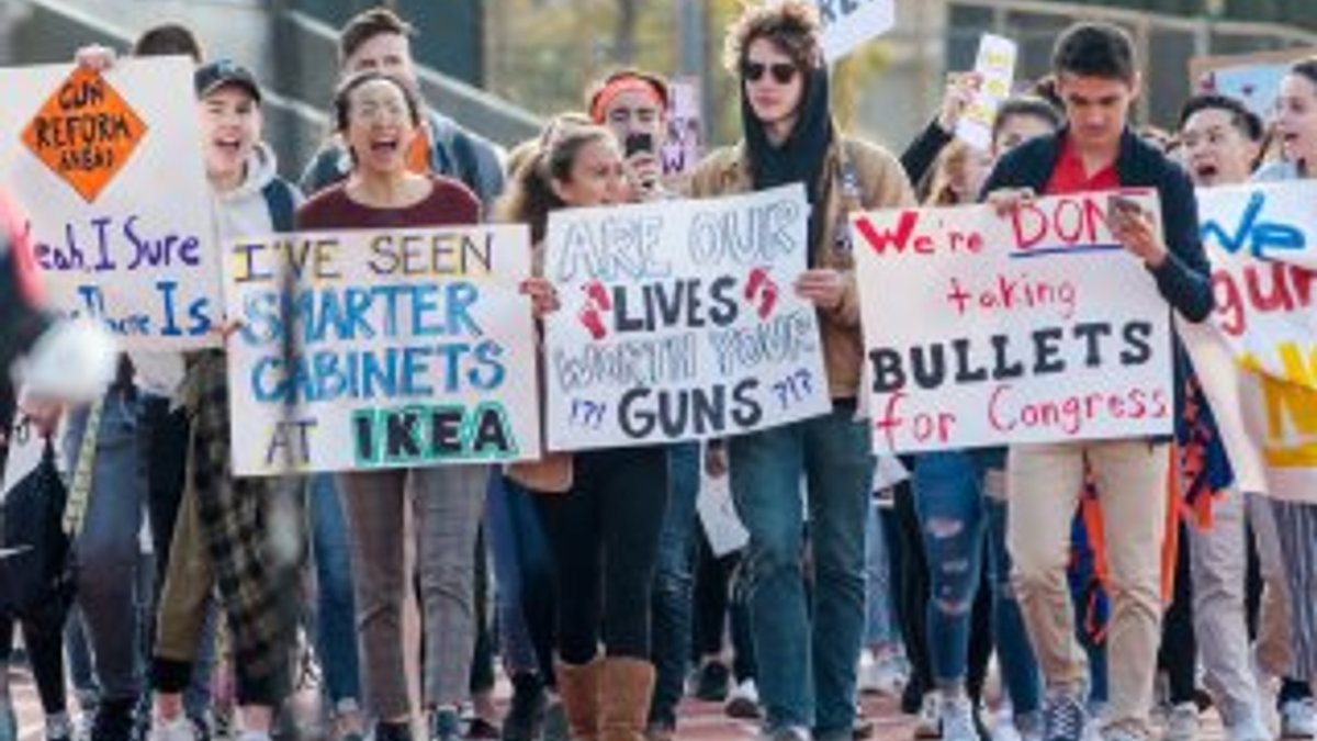 ABD'de öğrencilerden Trump'a tepki