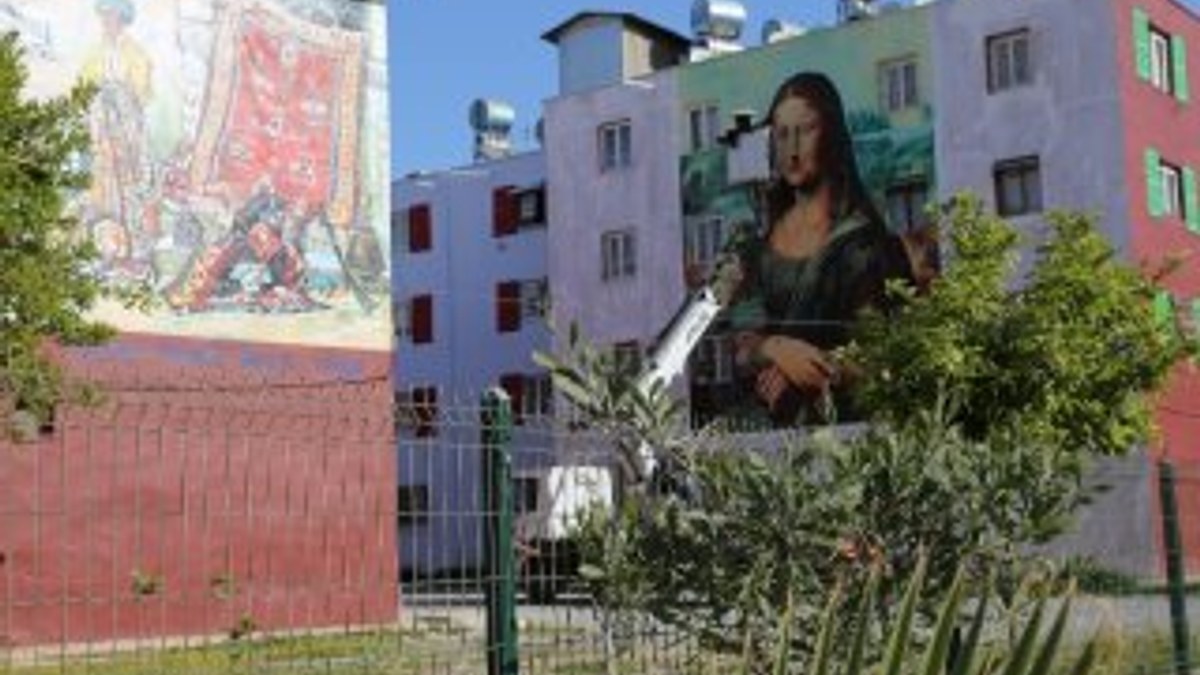 ’Mona Lisa’ Mersin’deki konutların duvarını süslüyor