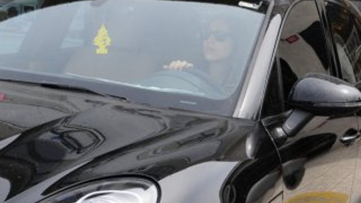 Zehra Çilingiroğlu Porsche'siyle kaza yaptı