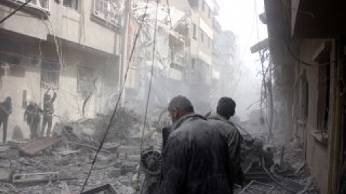 Esad rejimi sivillere bomba yağdırdı