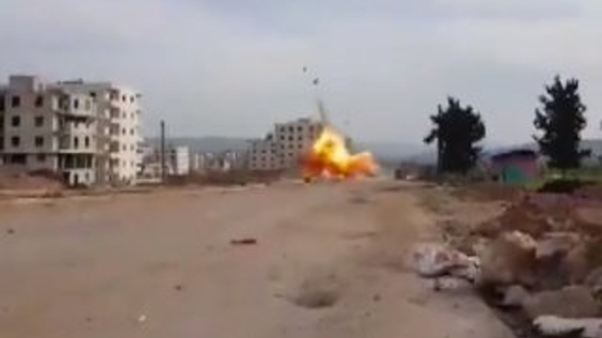 Afrin'de bomba ile tuzaklanmış araç imha edildi